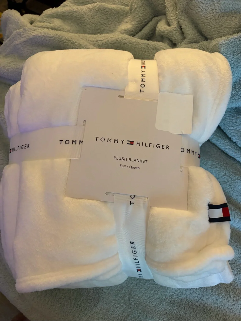 Tommy Hilfiger White Plush Blanket with Signature Flag Accent